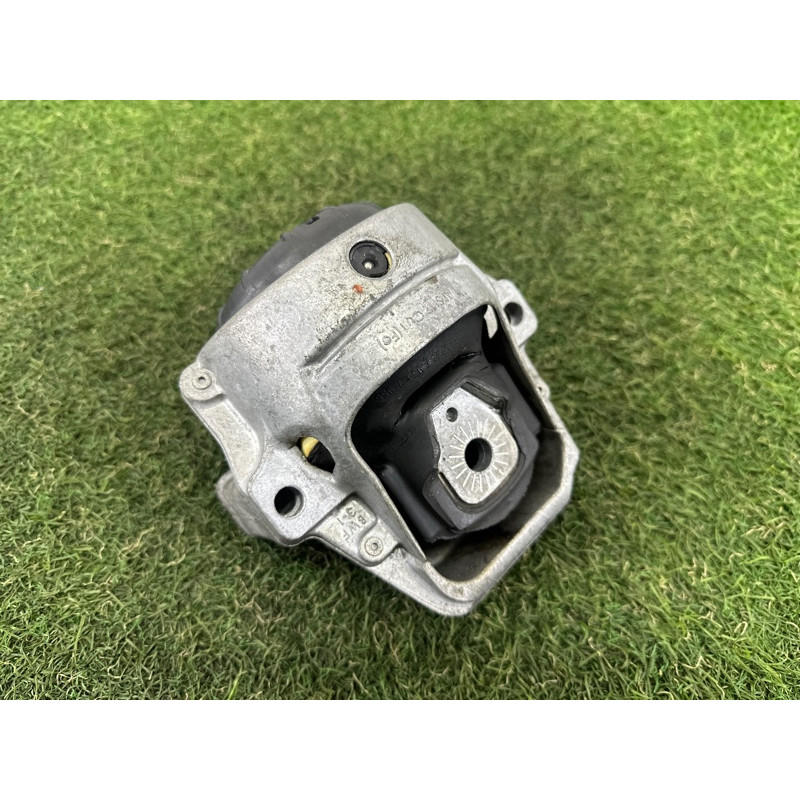 Подушка двигателя (двигатель и элементы) AUDI A4 B8 2012 2.0 CAEB 8R0198381C