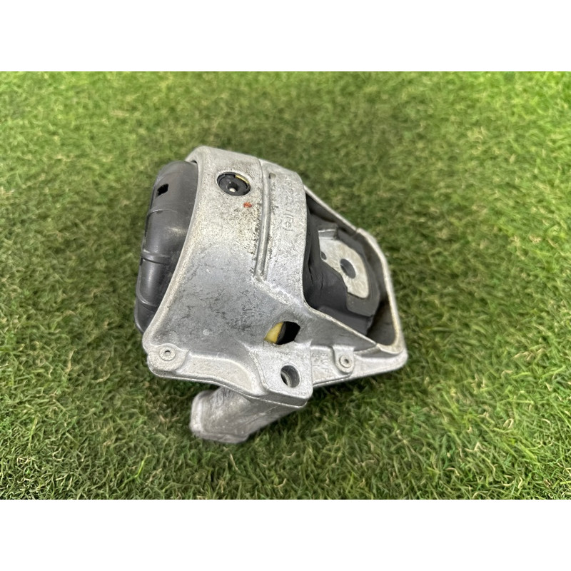 Подушка двигателя (двигатель и элементы) AUDI A4 B8 2012 2.0 CAEB 8R0198381C