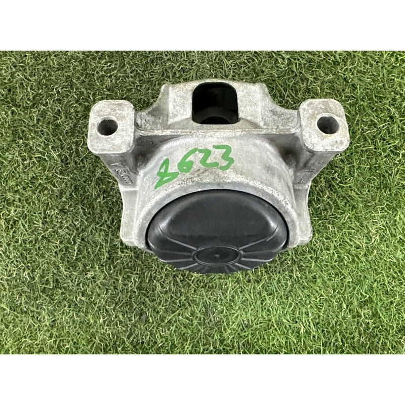 Подушка двигателя (двигатель и элементы) AUDI A4 B8 2012 2.0 CAEB 8R0198381C