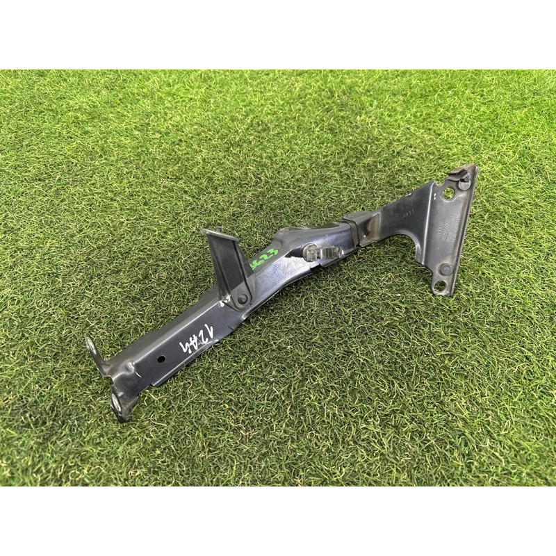 Крепление крыла (кузов и элементы) AUDI A4 B8 2012 2.0 CAEB 8K0821135P