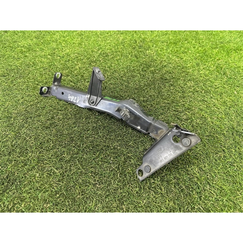 Крепление крыла (кузов и элементы) AUDI A4 B8 2012 2.0 CAEB 8K0821135P