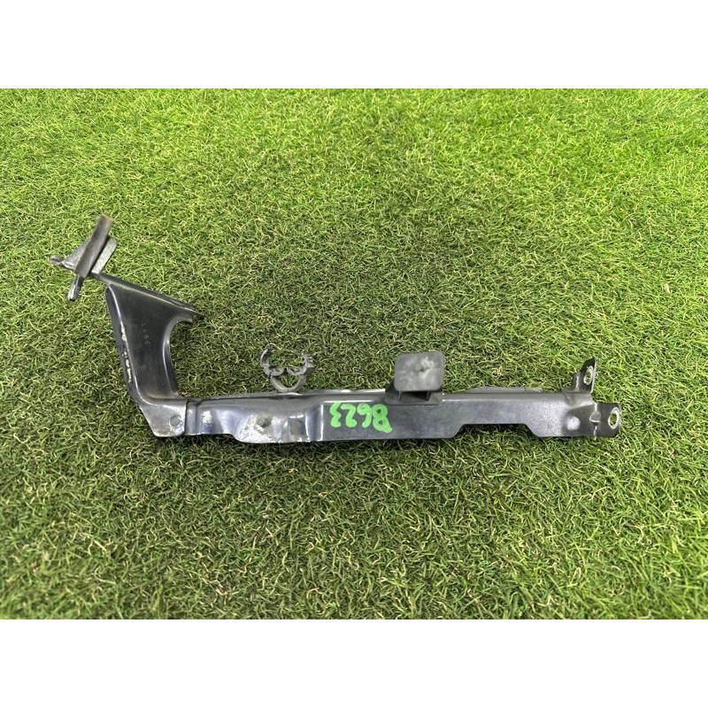 Крепление крыла (кузов и элементы) AUDI A4 B8 2012 2.0 CAEB 8K0821135P