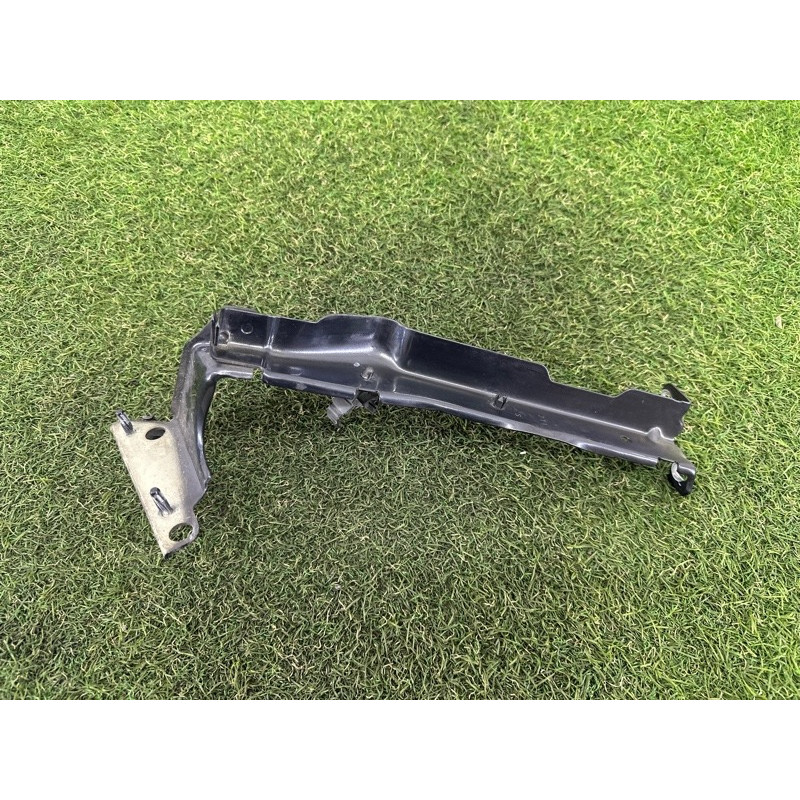 Крепление крыла (кузов и элементы) AUDI A4 B8 2012 2.0 CAEB 8K0821135P