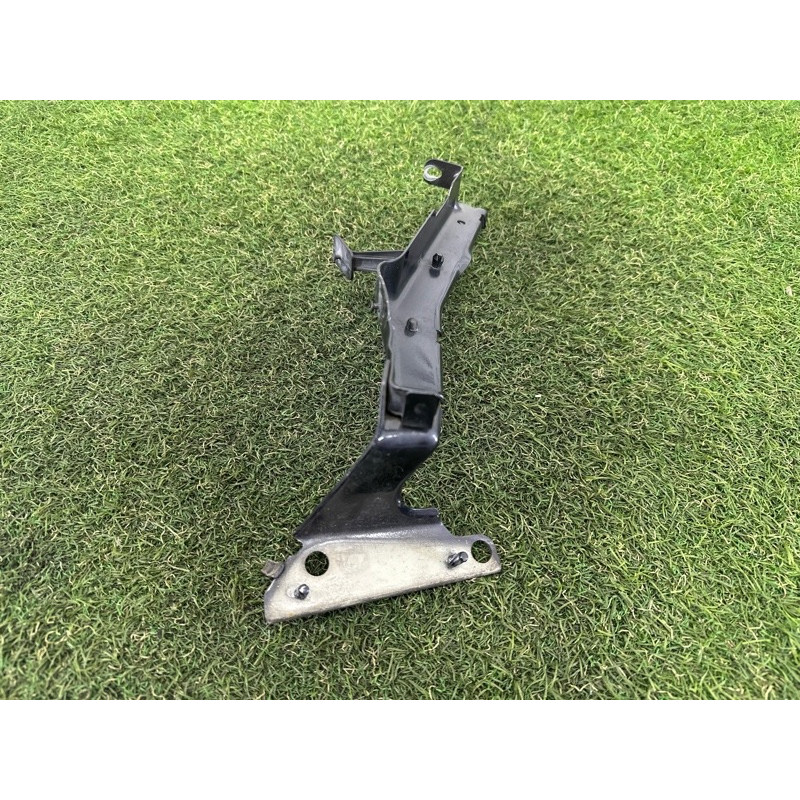 Крепление крыла (кузов и элементы) AUDI A4 B8 2012 2.0 CAEB 8K0821135P