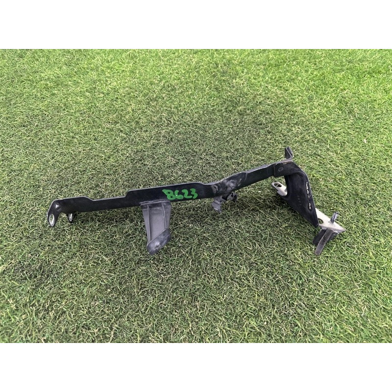 Крепление крыла (кузов и элементы) AUDI A4 B8 2012 2.0 CAEB 8K0821135P