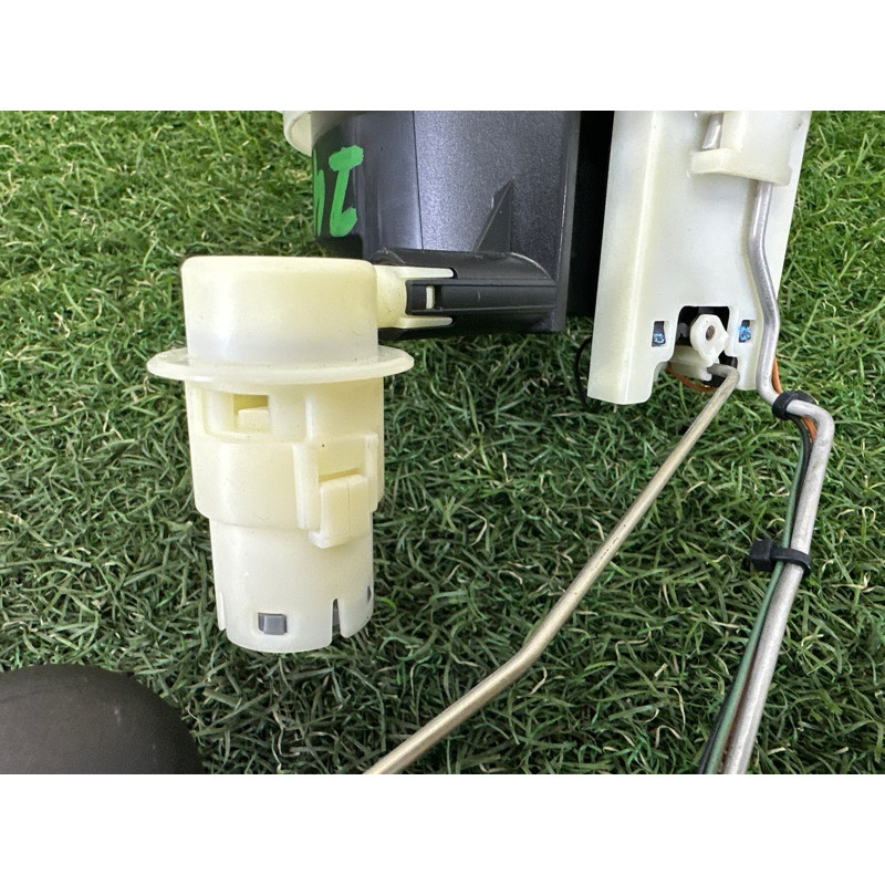 Датчик уровня топлива (электрика / датчики) AUDI A4 B8 2012 2.0 CAEB 8K0201301C