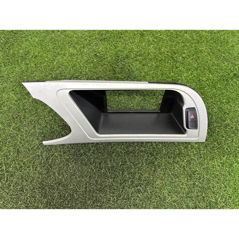 Декоративна накладка торпеди (салон) AUDI A4 B8 2012 2.0 CAEB 8K1857186GR66