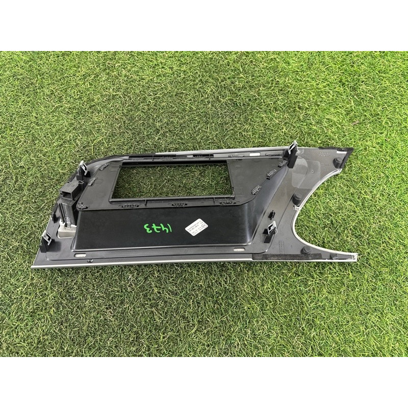 Декоративна накладка торпеди (салон) AUDI A4 B8 2012 2.0 CAEB 8K1857186GR66