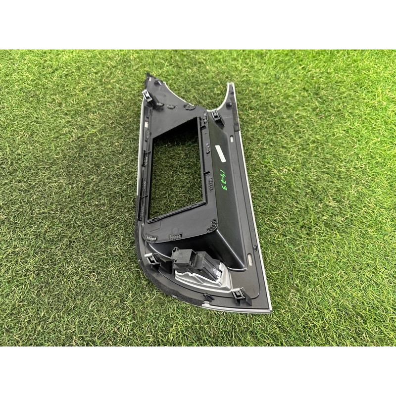 Декоративна накладка торпеди (салон) AUDI A4 B8 2012 2.0 CAEB 8K1857186GR66