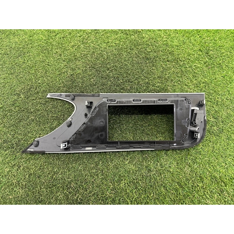 Декоративна накладка торпеди (салон) AUDI A4 B8 2012 2.0 CAEB 8K1857186GR66