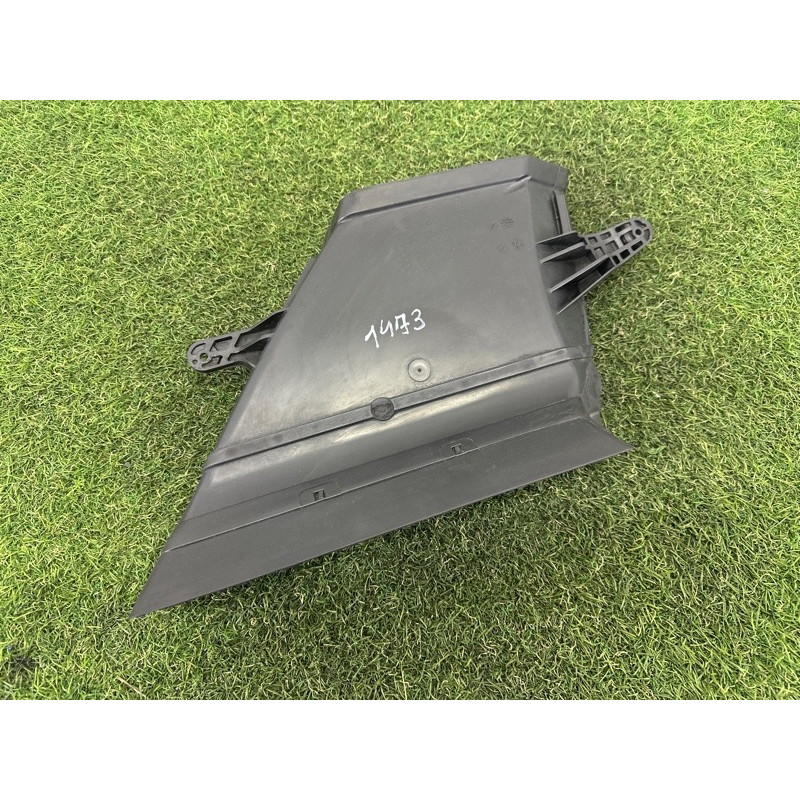 Воздухозаборник (впускная система) AUDI A4 B8 2012 2.0 CAEB 8K0129617