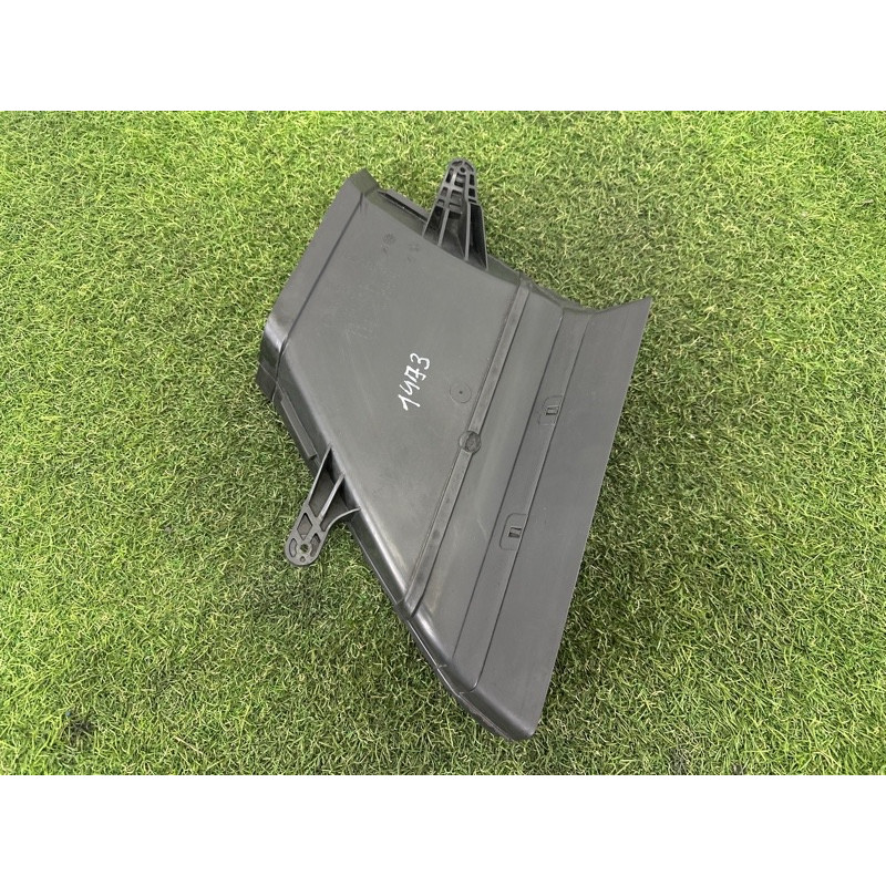 Воздухозаборник (впускная система) AUDI A4 B8 2012 2.0 CAEB 8K0129617