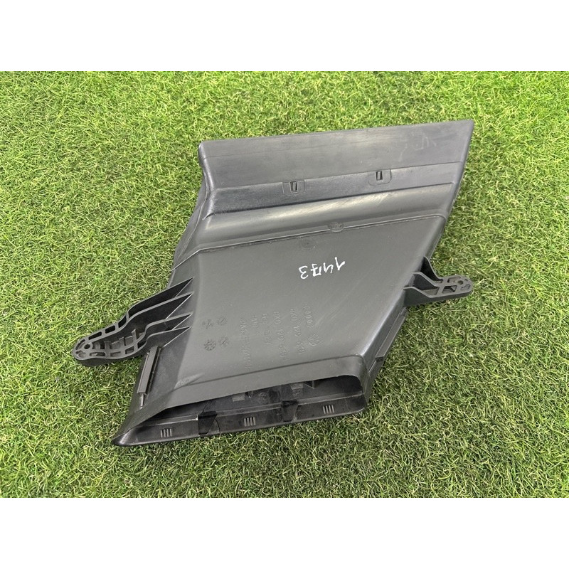 Воздухозаборник (впускная система) AUDI A4 B8 2012 2.0 CAEB 8K0129617