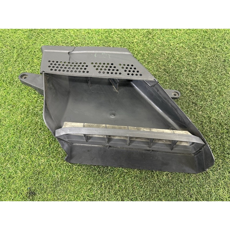 Воздухозаборник (впускная система) AUDI A4 B8 2012 2.0 CAEB 8K0129617