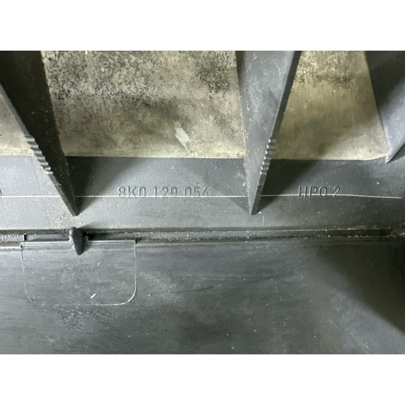 Воздухозаборник (впускная система) AUDI A4 B8 2012 2.0 CAEB 8K0129617