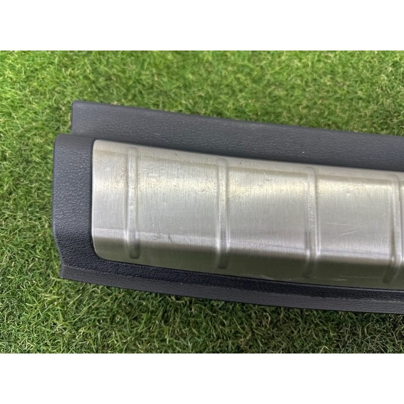 Накладка замка крышки багажника (салон) BMW X1 F48 2016 2.0 B46B20 51477413689