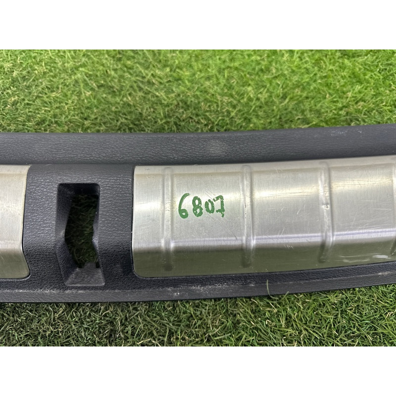 Накладка замка крышки багажника (салон) BMW X1 F48 2016 2.0 B46B20 51477413689