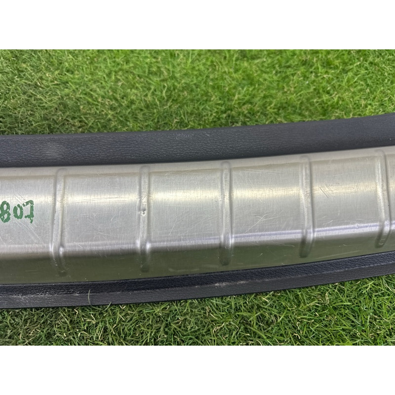 Накладка замка крышки багажника (салон) BMW X1 F48 2016 2.0 B46B20 51477413689