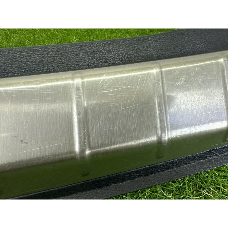 Накладка замка крышки багажника (салон) BMW X1 F48 2016 2.0 B46B20 51477413689