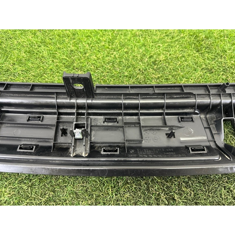 Накладка замка крышки багажника (салон) BMW X1 F48 2016 2.0 B46B20 51477413689