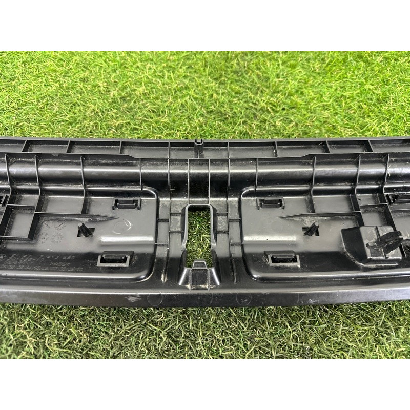 Накладка замка крышки багажника (салон) BMW X1 F48 2016 2.0 B46B20 51477413689