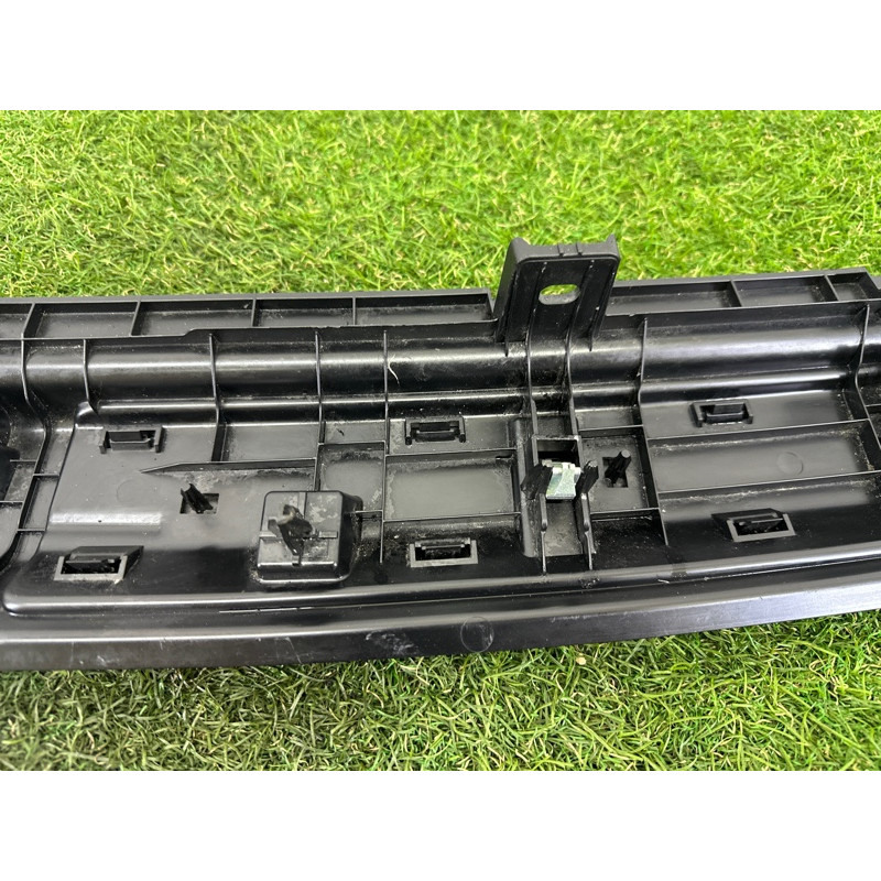 Накладка замка крышки багажника (салон) BMW X1 F48 2016 2.0 B46B20 51477413689