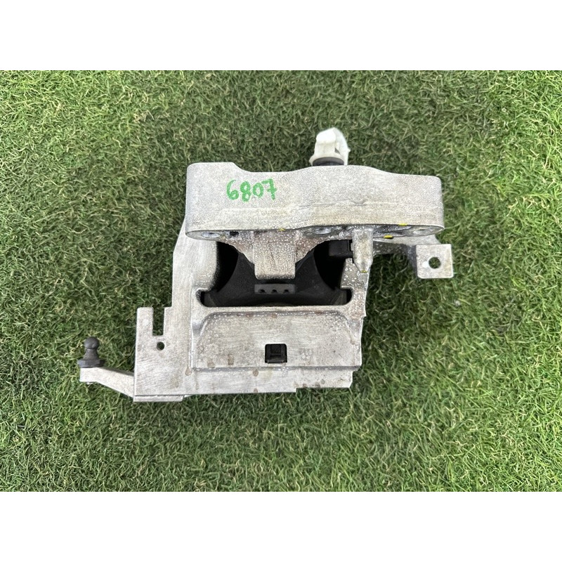 Подушка двигателя (двигатель и элементы) BMW X1 F48 2016 2.0 B46B20 22118835566