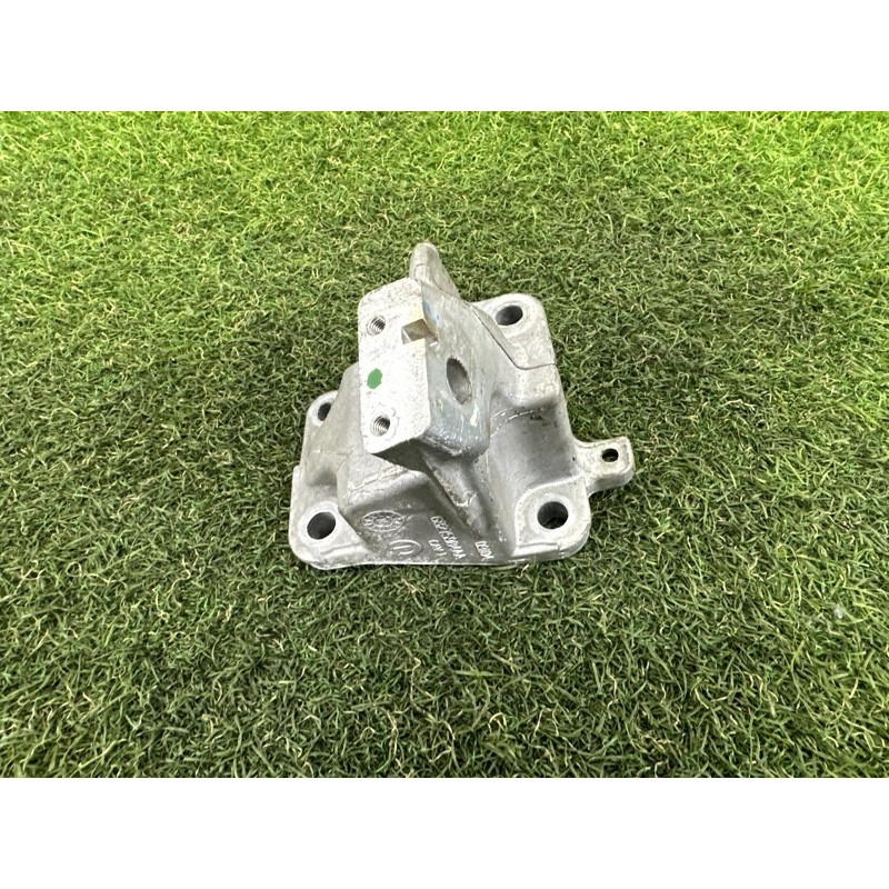 Кронштейн подушки двигателя (кронштейны двигателя) Jeep Grand Cherokee WK2 2017 68275984AA