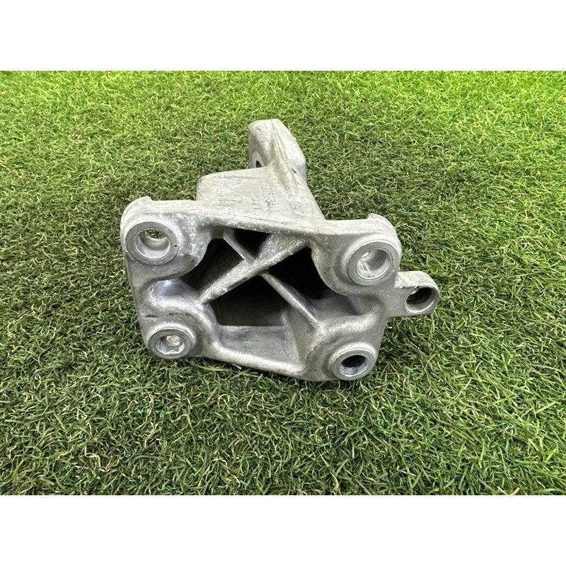 Кронштейн подушки двигателя (кронштейны двигателя) Jeep Grand Cherokee WK2 2017 68275984AA