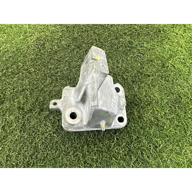 Кронштейн подушки двигателя (кронштейны двигателя) Jeep Grand Cherokee WK2 2020 3.6 68275984AA