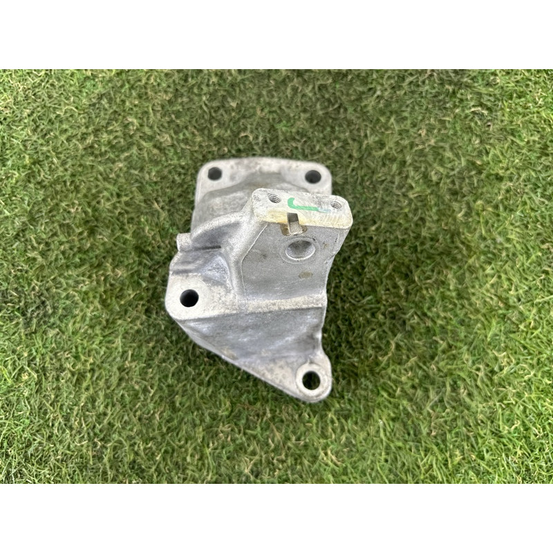 Кронштейн подушки двигателя (кронштейны двигателя) Jeep Grand Cherokee WK2 2020 3.6 68252524AA