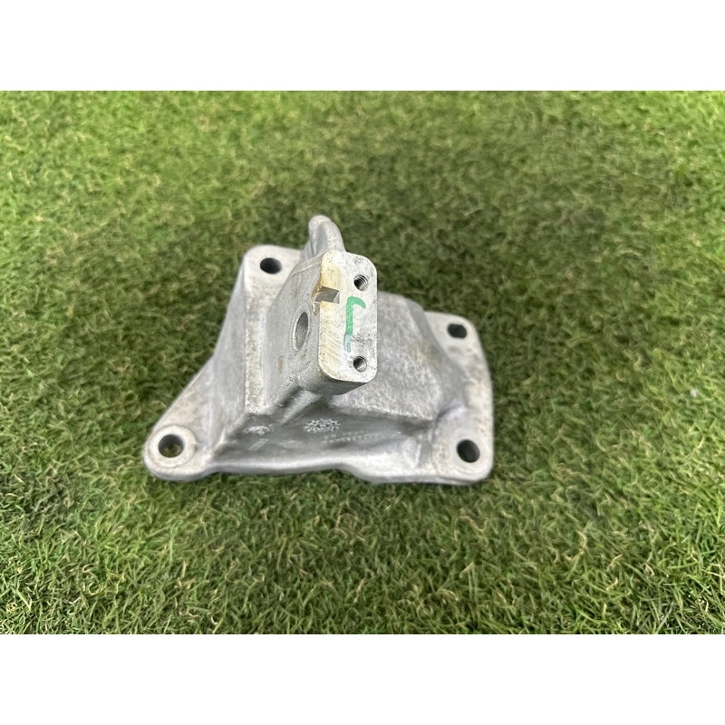 Кронштейн подушки двигателя (кронштейны двигателя) Jeep Grand Cherokee WK2 2020 3.6 68252524AA