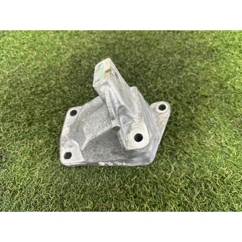 Кронштейн подушки двигателя (кронштейны двигателя) Jeep Grand Cherokee WK2 2020 3.6 68252524AA