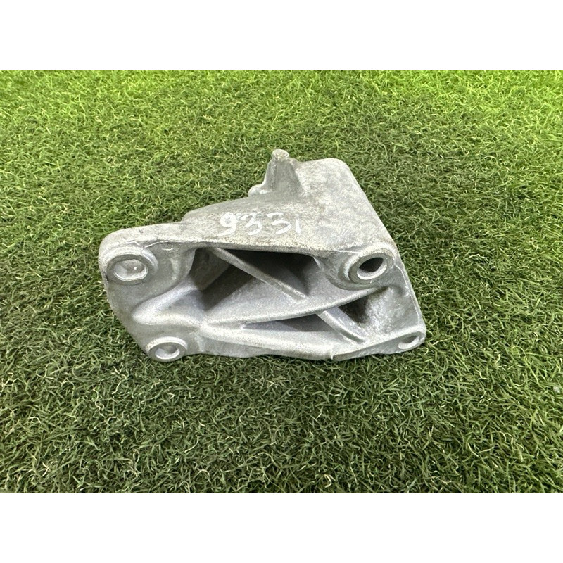 Кронштейн подушки двигателя (кронштейны двигателя) Jeep Grand Cherokee WK2 2020 3.6 68252524AA