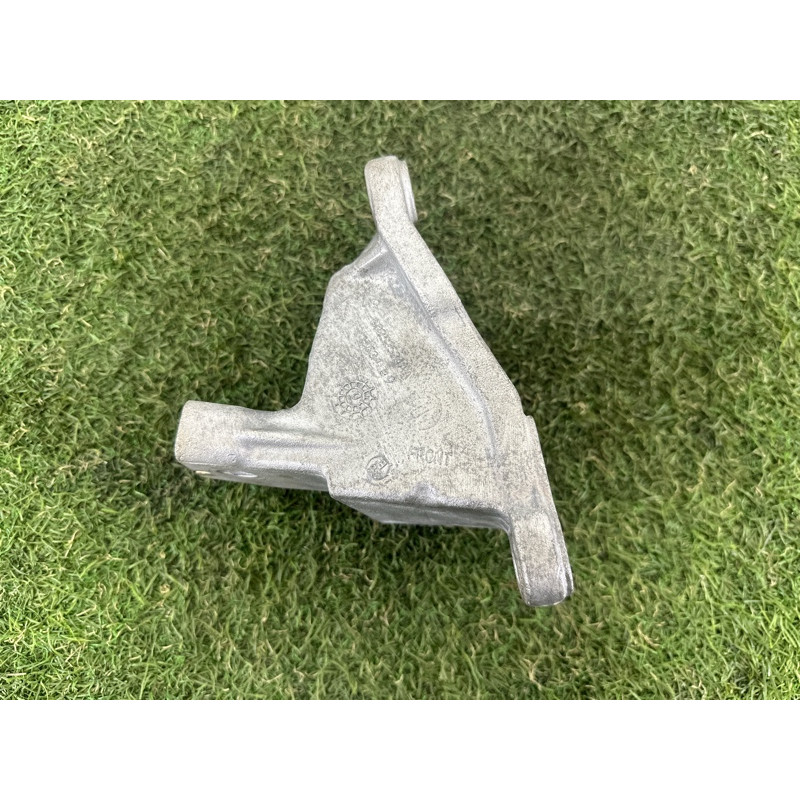 Кронштейн подушки двигателя (кронштейны двигателя) Jeep Grand Cherokee WK2 2020 3.6 68252524AA