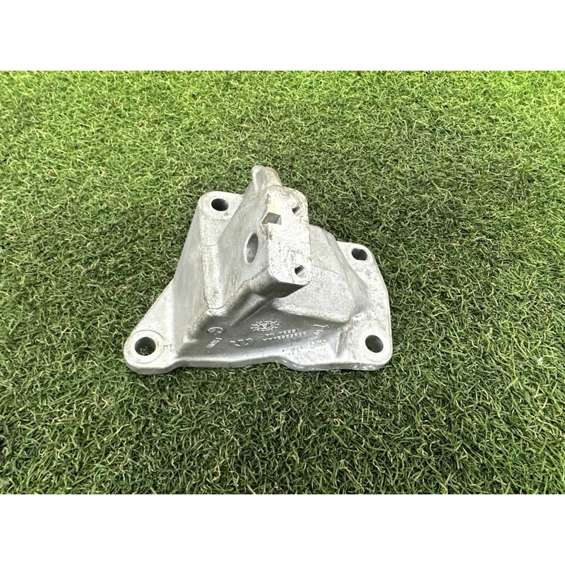 Кронштейн подушки двигателя (кронштейны двигателя) Jeep Grand Cherokee WK2 2017 68252524AA