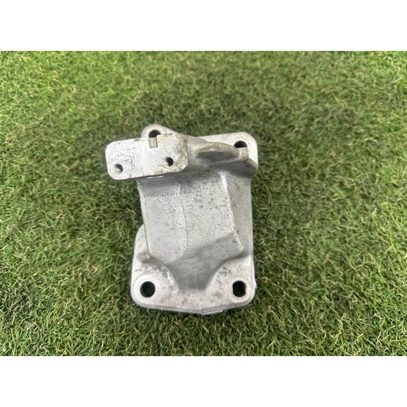 Кронштейн подушки двигателя (кронштейны двигателя) Jeep Grand Cherokee WK2 2017 68252524AA