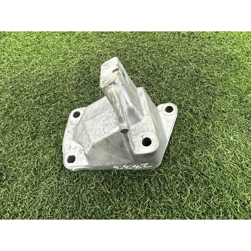 Кронштейн подушки двигателя (кронштейны двигателя) Jeep Grand Cherokee WK2 2017 68252524AA