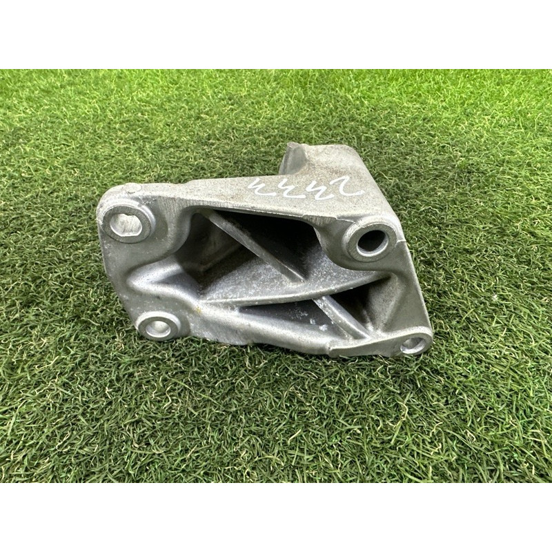 Кронштейн подушки двигателя (кронштейны двигателя) Jeep Grand Cherokee WK2 2017 68252524AA