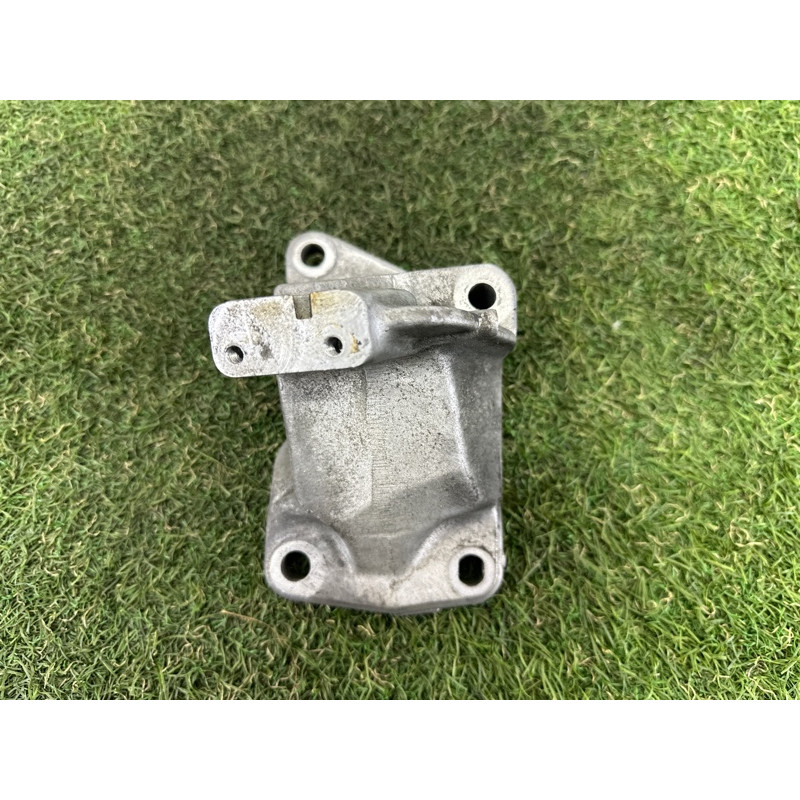 Кронштейн подушки двигателя (кронштейны двигателя) Jeep Grand Cherokee WK2 2017 3.6 68252524AA