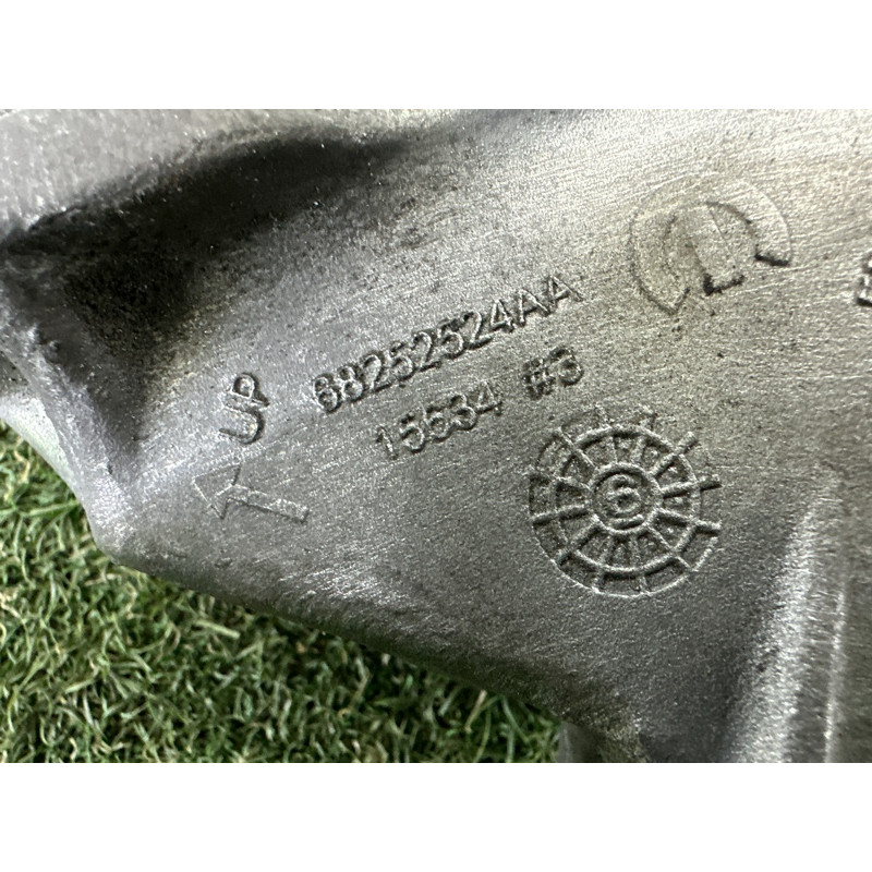 Кронштейн подушки двигателя (кронштейны двигателя) Jeep Grand Cherokee WK2 2017 3.6 68252524AA