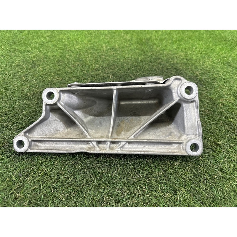 Кронштейн подушки двигателя (кронштейны двигателя) BMW X3 F25 2013 3.0 N55B30 22116784832