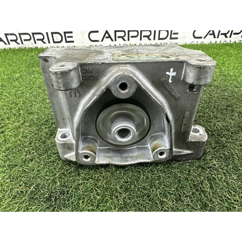 Кронштейн АКПП (трансмиссия) Jeep Grand Cherokee WK2 2017 68275992AA