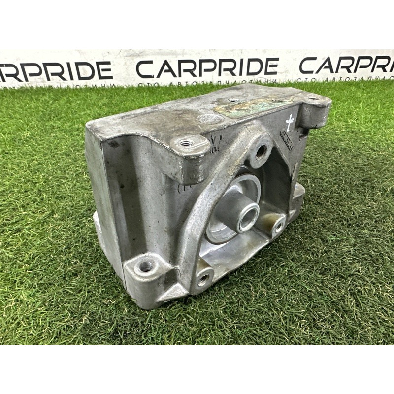 Кронштейн АКПП (трансмиссия) Jeep Grand Cherokee WK2 2017 68275992AA