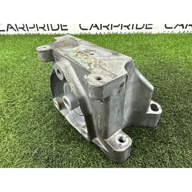 Кронштейн АКПП (трансмиссия) Jeep Grand Cherokee WK2 2017 68275992AA