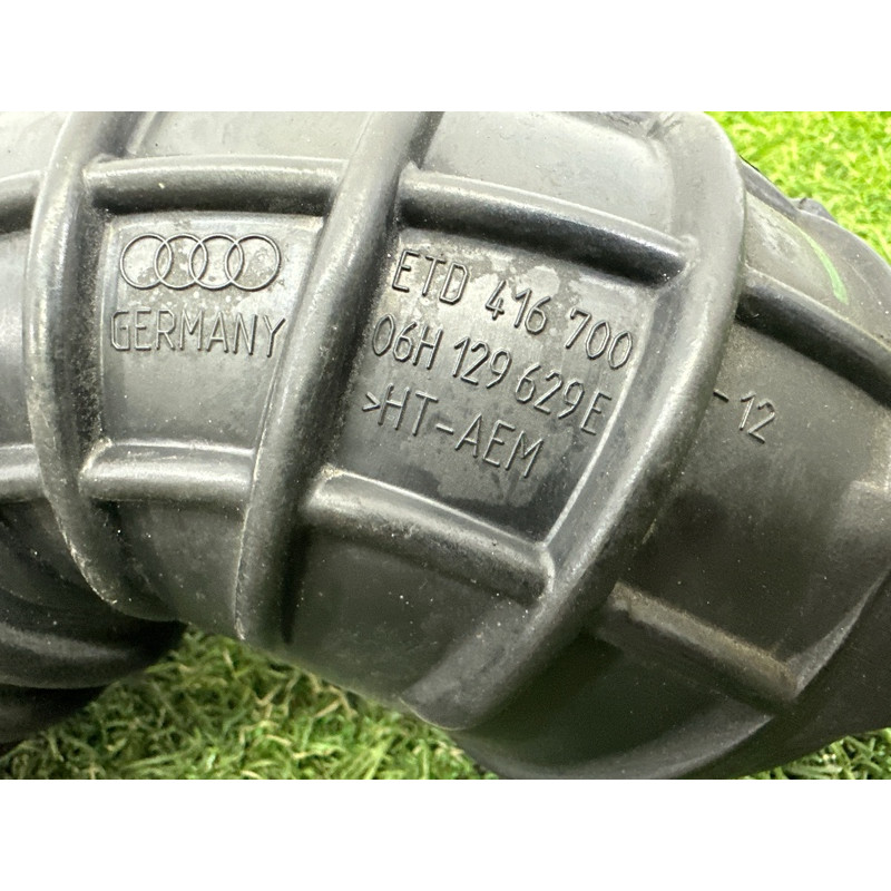 Патрубок воздушного фильтра (впускная система) AUDI A4 B8 2012 2.0 CAEB 06H129629E