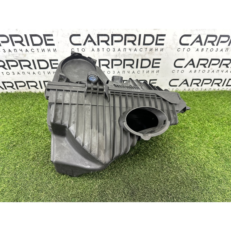 Корпус воздушного фильтра (впускная система) Volkswagen Touareg NF 2012 3.6 CGRA 7P6129607Q