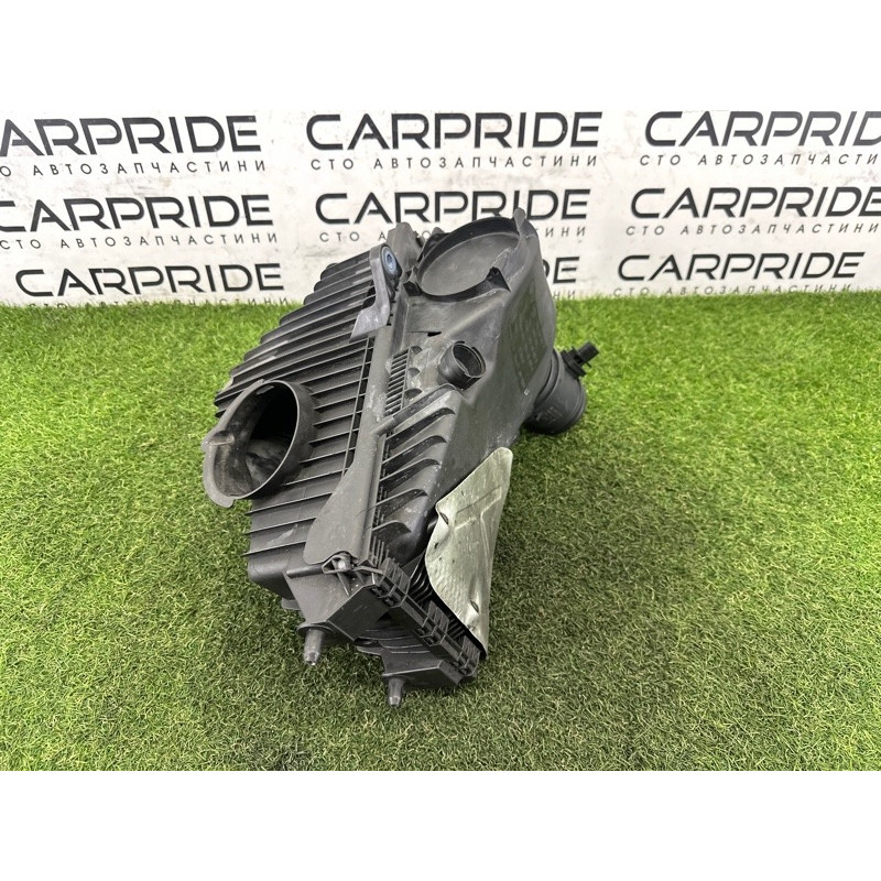 Корпус воздушного фильтра (впускная система) Volkswagen Touareg NF 2012 3.6 CGRA 7P6129607Q