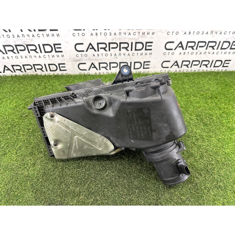 Корпус воздушного фильтра (впускная система) Volkswagen Touareg NF 2012 3.6 CGRA 7P6129607Q