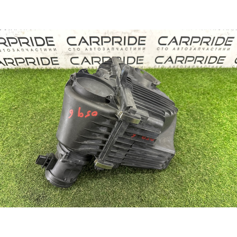 Корпус воздушного фильтра (впускная система) Volkswagen Touareg NF 2012 3.6 CGRA 7P6129607Q